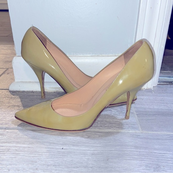 ✨ Vintage Valentino Light Olive Green Patent Leather Pumps, Size 40 ✨ - Picture 1 of 16